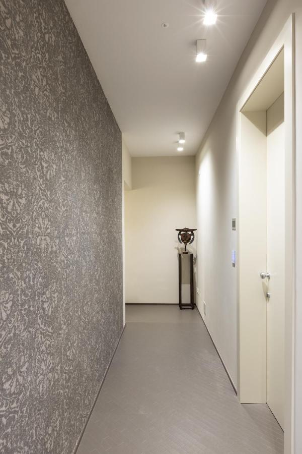 Salina Luxury Suites Parma Bagian luar foto