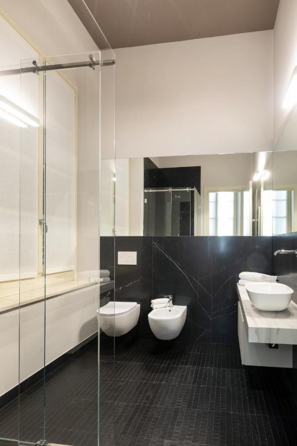 Salina Luxury Suites Parma Bagian luar foto