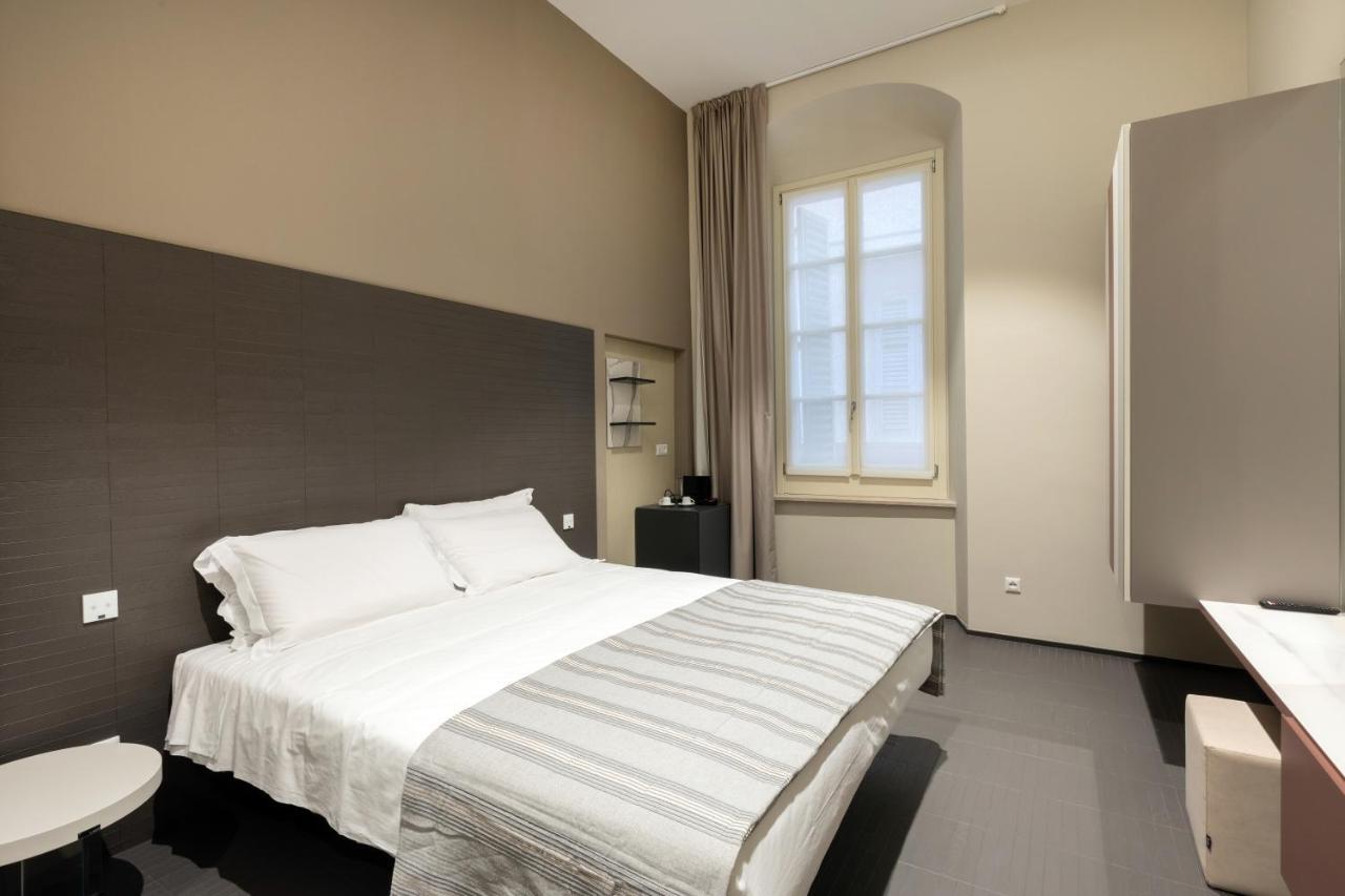 Salina Luxury Suites Parma Bagian luar foto
