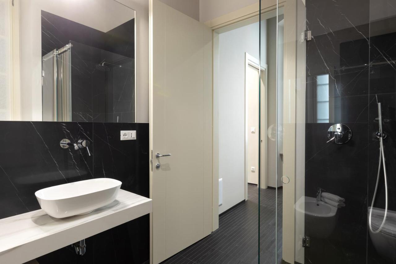 Salina Luxury Suites Parma Bagian luar foto