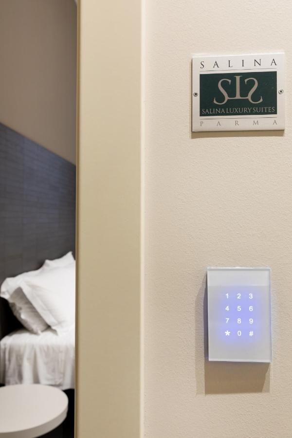 Salina Luxury Suites Parma Bagian luar foto